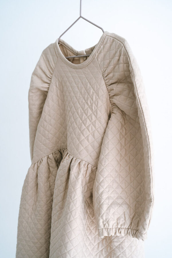 Beige Dress - 画像 (2)