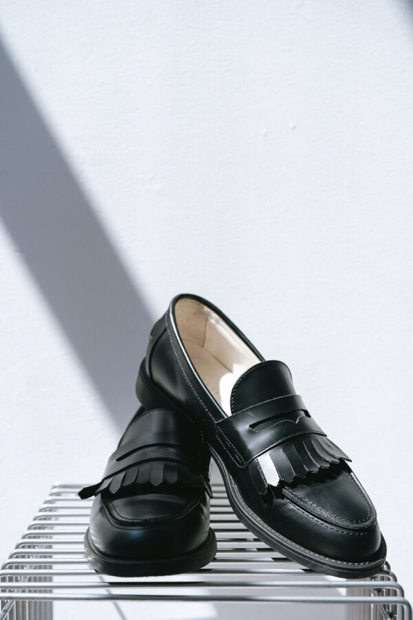 Wilde Black Fringe Penny Loafer - 画像 (4)